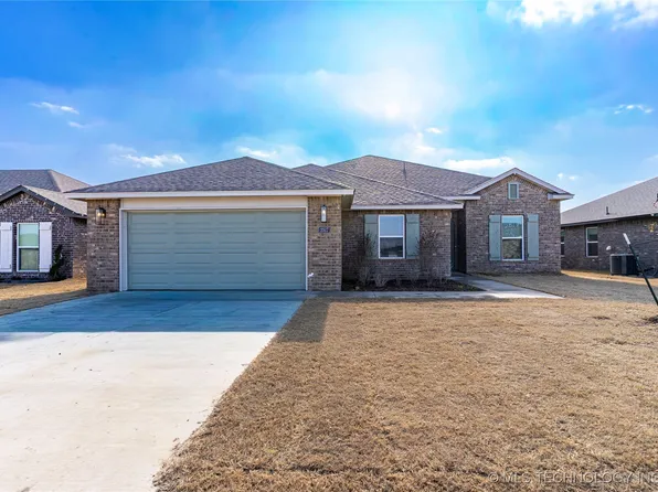 2517 W South St, Collinsville, OK 74021