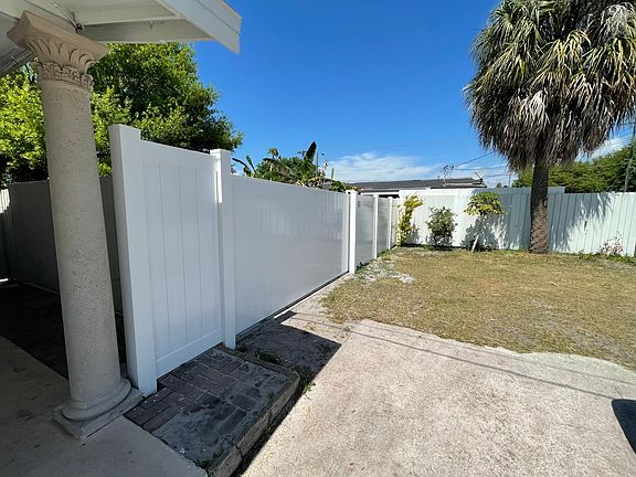 4th image of 5206 N Macdill Ave