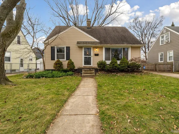 225 Wilson Ave, Clawson, MI 48017