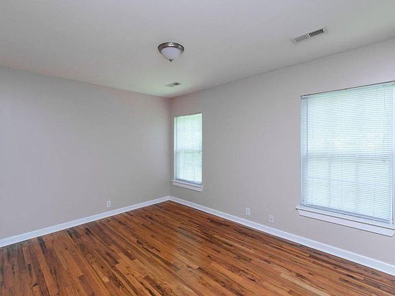 4th image of 5477 Oakdale Ave