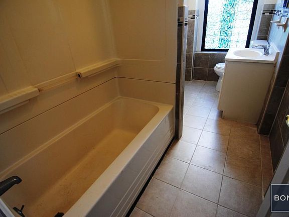 5th image of 640 W 139th St APT 61
