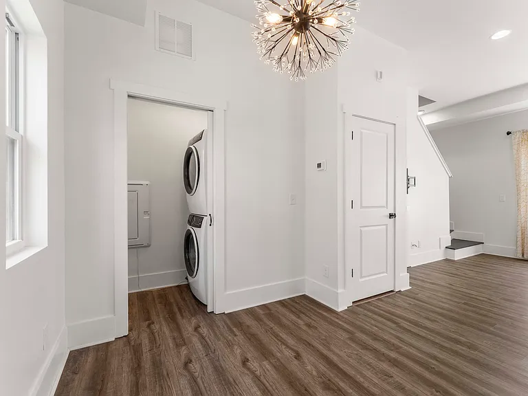 203 Nelson St — Photo 10