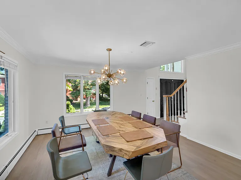 290 Mohegan Way — Photo 7
