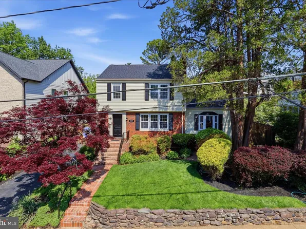 5537 10th St N, Arlington, VA 22205