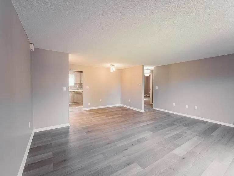 BAY SHORE APARTMENTS — Photo 15