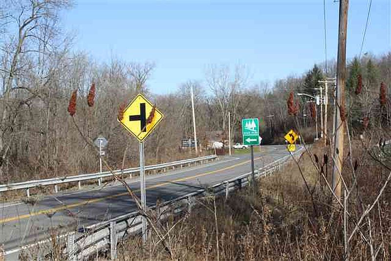 5th image of 1396 RIVER Road