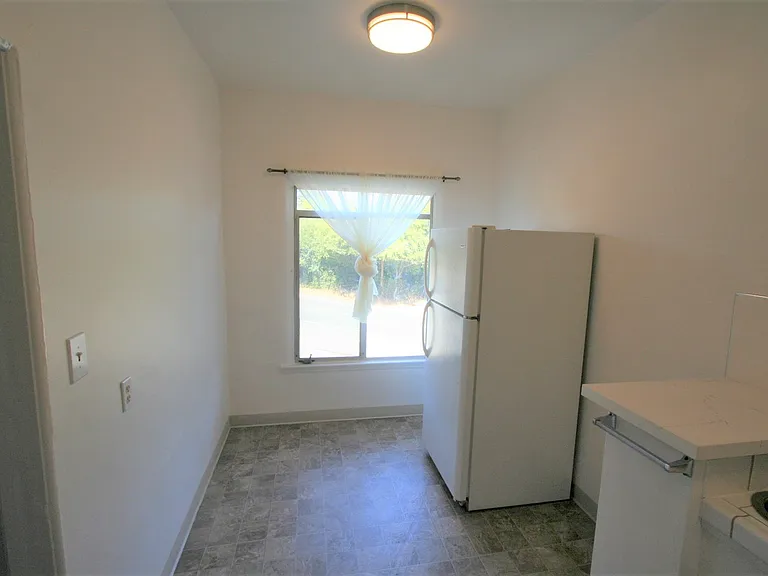 1458 E 33rd St #15 — Photo 9