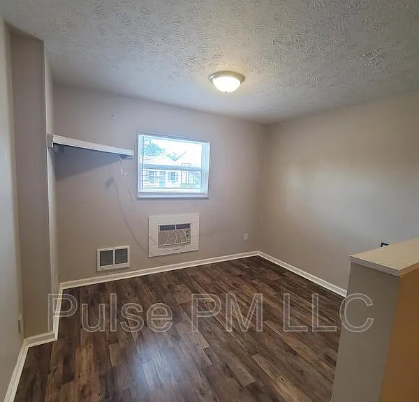 18 S Main St — Photo 7