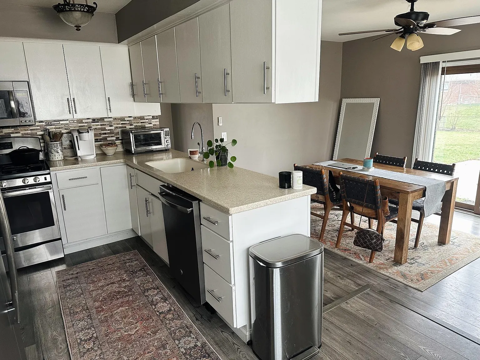 3 bed, 1041 sqft, $2,500 — Photo 3
