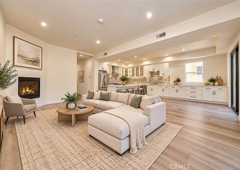 1st image of 673 Castlehill Dr