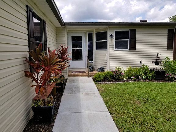 2nd image of 30 Beaver Lake Cir