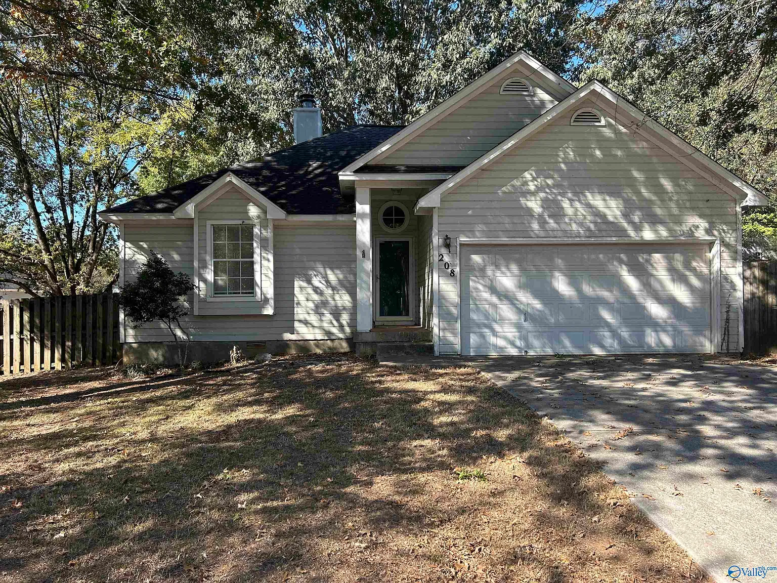 3 bed, 2.0 bath, 1067 sqft, $1,725 — Photo 1
