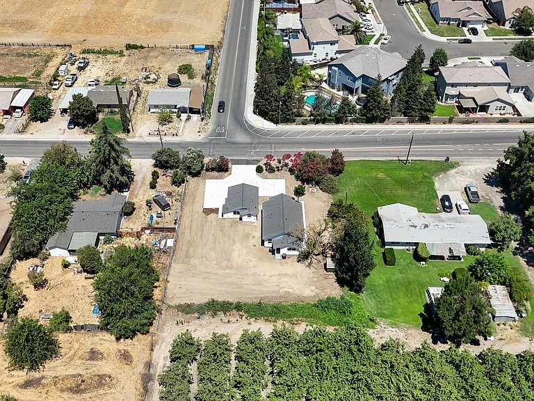 13619 Peach Ave — Photo 24