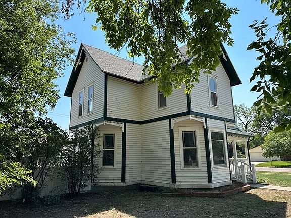 3rd image of 129 Taylor St