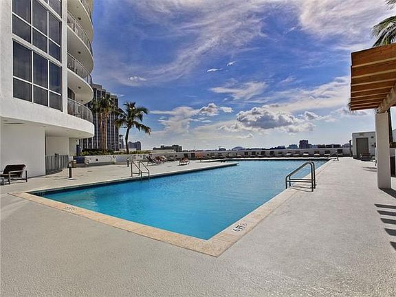 5th image of 1750 N Bayshore Dr APT 3202