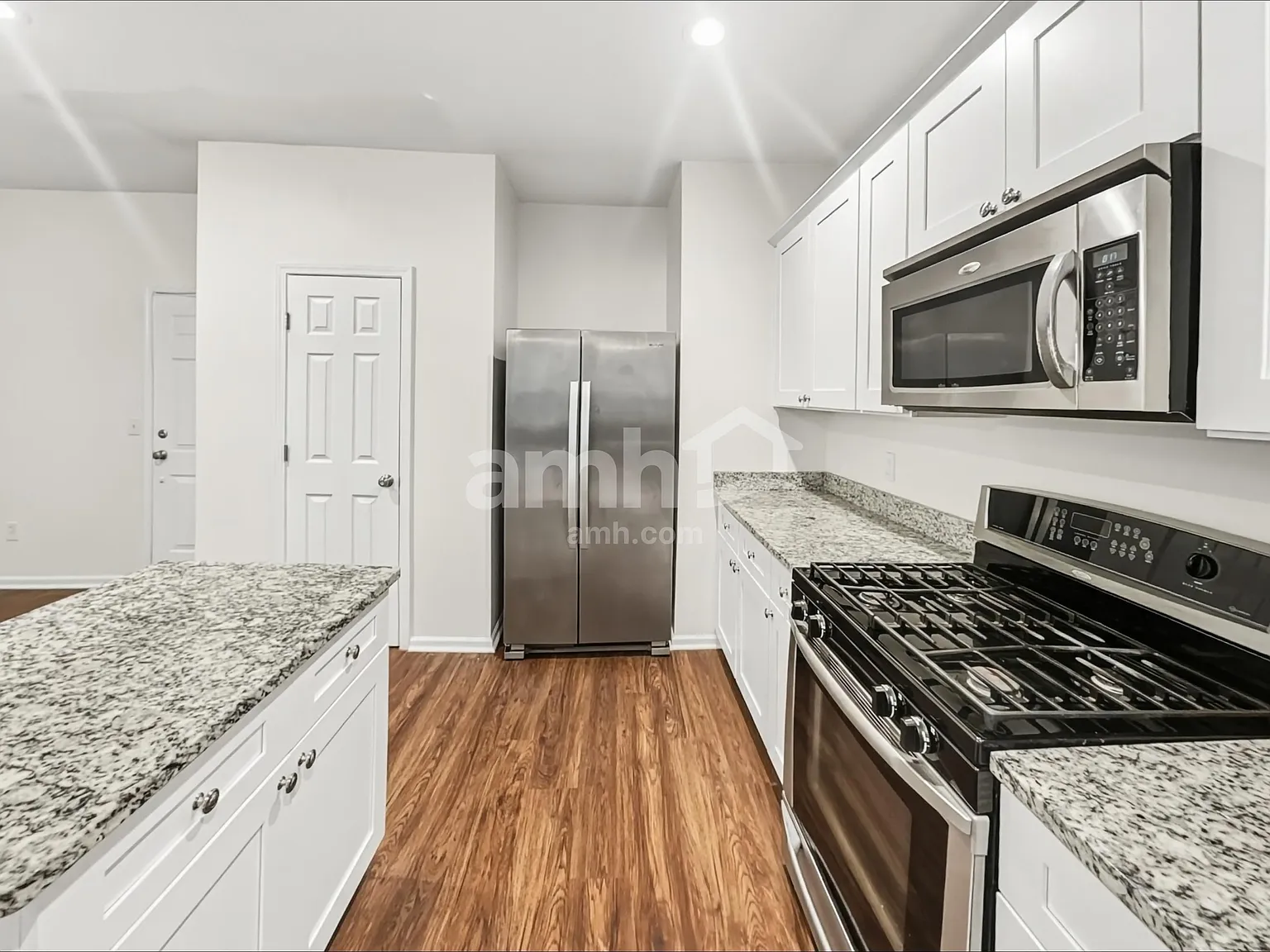4 bed, 2.5 bath, 2312 sqft, $2,565 — Photo 4