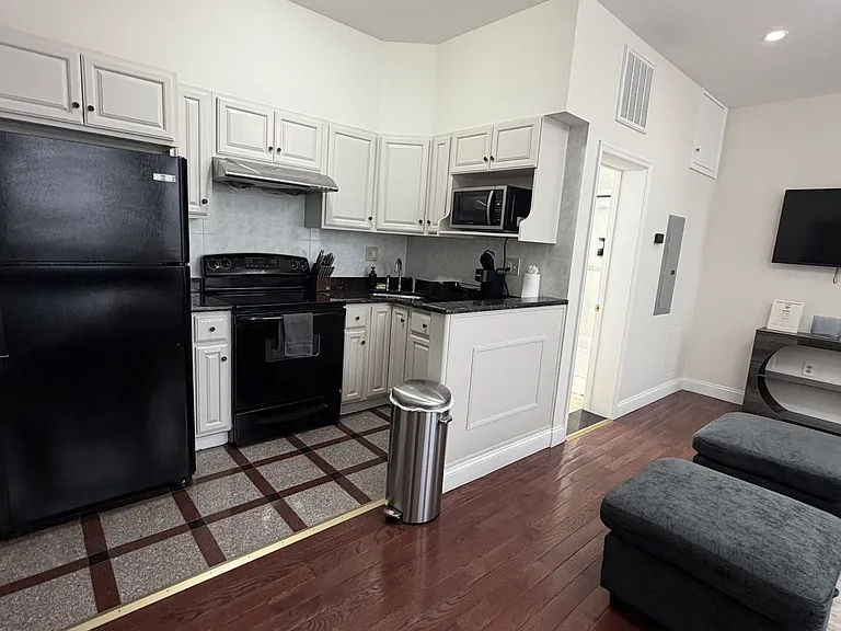 217 N 11th St #301 — Photo 8