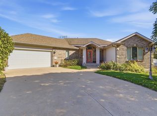 5218 NW Sterling Chase Dr, Topeka, KS 66618