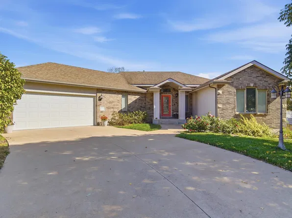 5218 NW Sterling Chase Dr, Topeka, KS 66618