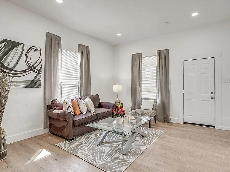 712 W Butler St — Photo 3