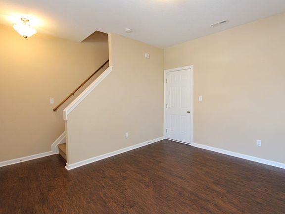 4th image of 393 Goldenstar Ln