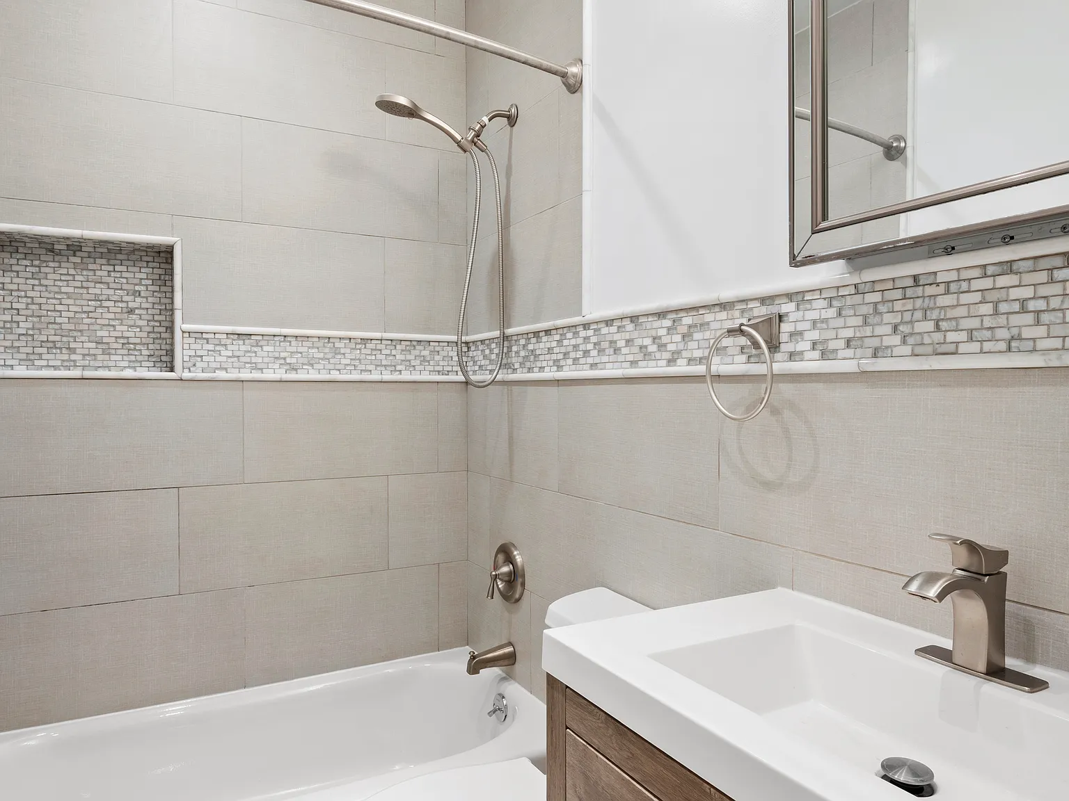 107 Avenue A — Photo 3