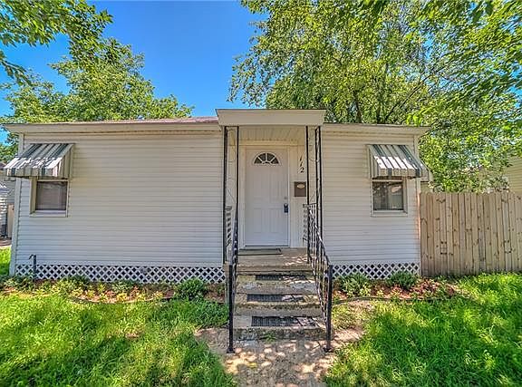 2nd image of 112 E Avenue E