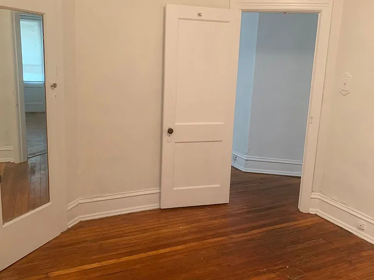 6039 Catharine St #B — Photo 4