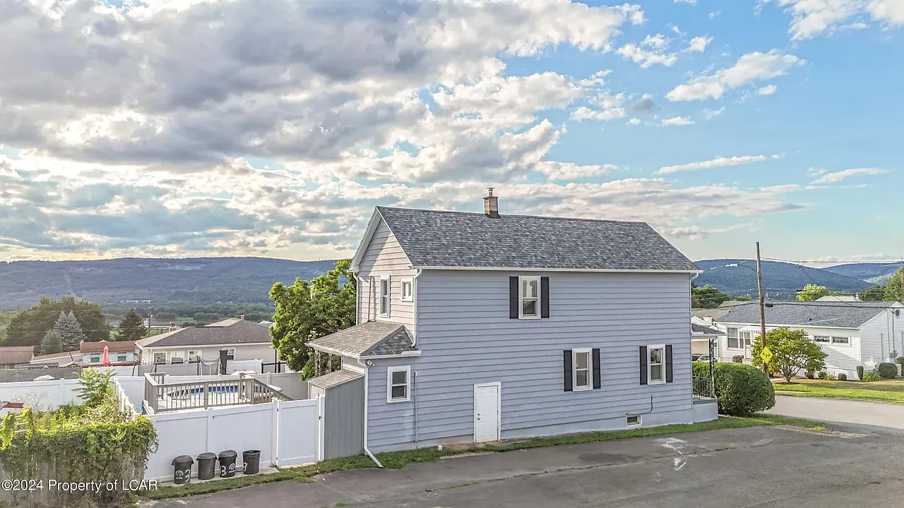 3 bed, 2.5 bath, 1546 sqft, $2,000 — Photo 3
