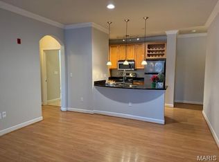 2716 McKnight Crossing Ct, Saint Louis, MO 63124