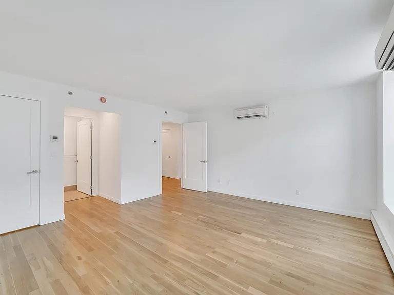 717 Manhattan Ave #3A — Photo 8