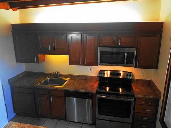 3rd image of 3078 N Palo Verde Ave