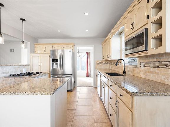 3rd image of 6525 Pflumm Rd