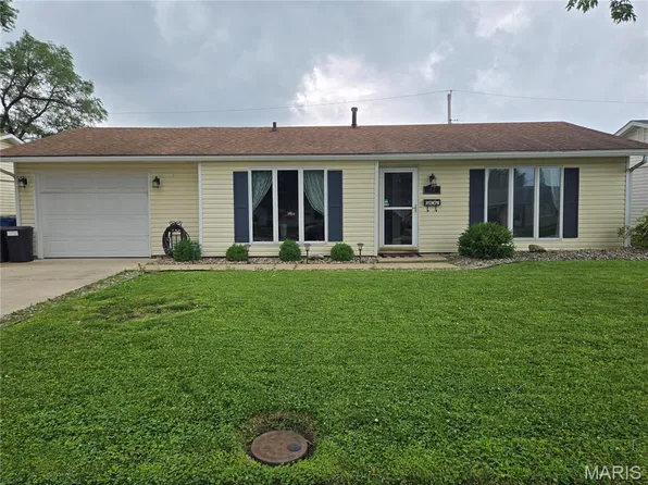 97 Briarhaven Dr, Granite City, IL 62040