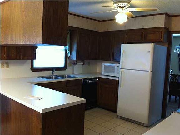 4th image of 302 Upland Dr