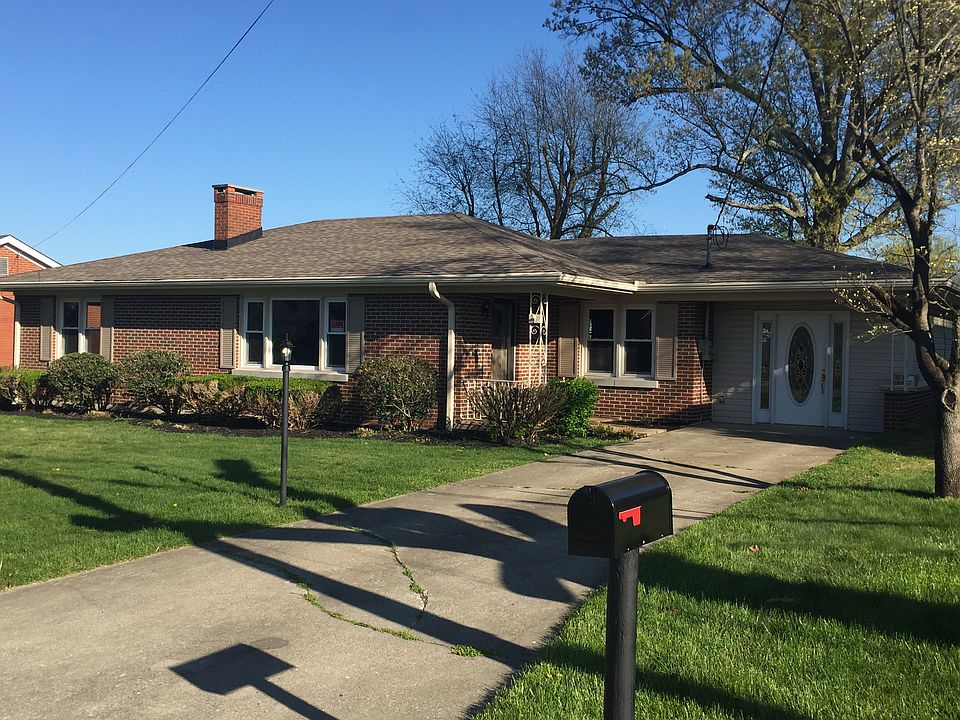 1st image of 207 Pin Oak Dr