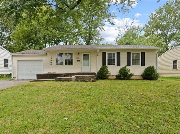 13800 11th St, Grandview, MO 64030