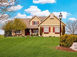 W239S6017 Chinook Ct, Waukesha, WI 53189