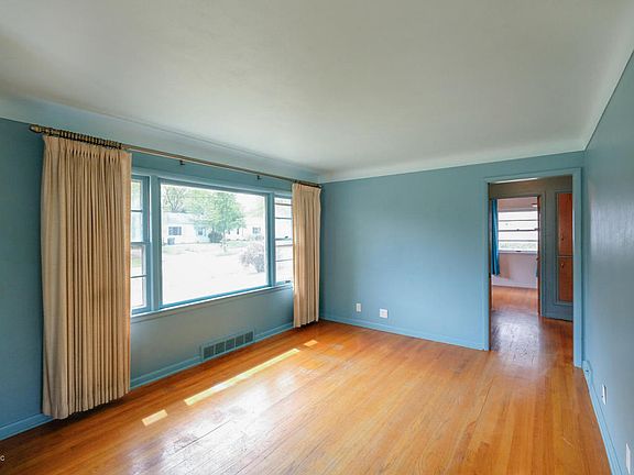 5th image of 405 E Van Hoesen Blvd