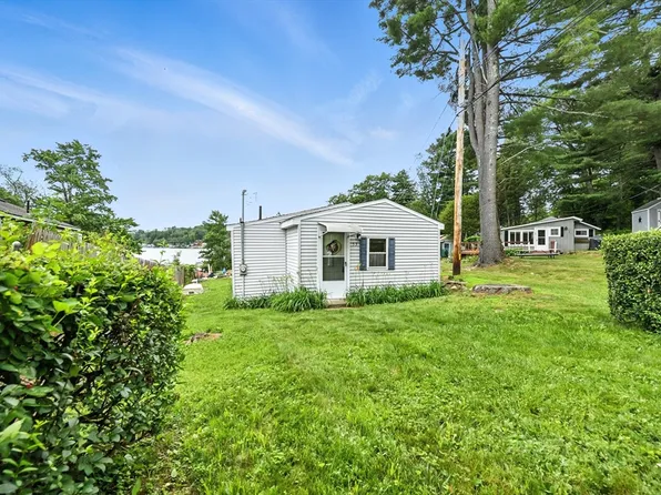 53 7th St, Brimfield, MA 01010