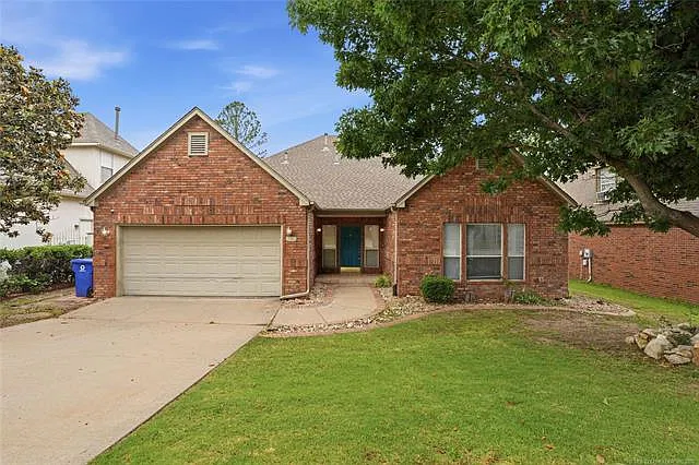 3 bed, 2.5 bath, 2515 sqft, $2,500 — Photo 2
