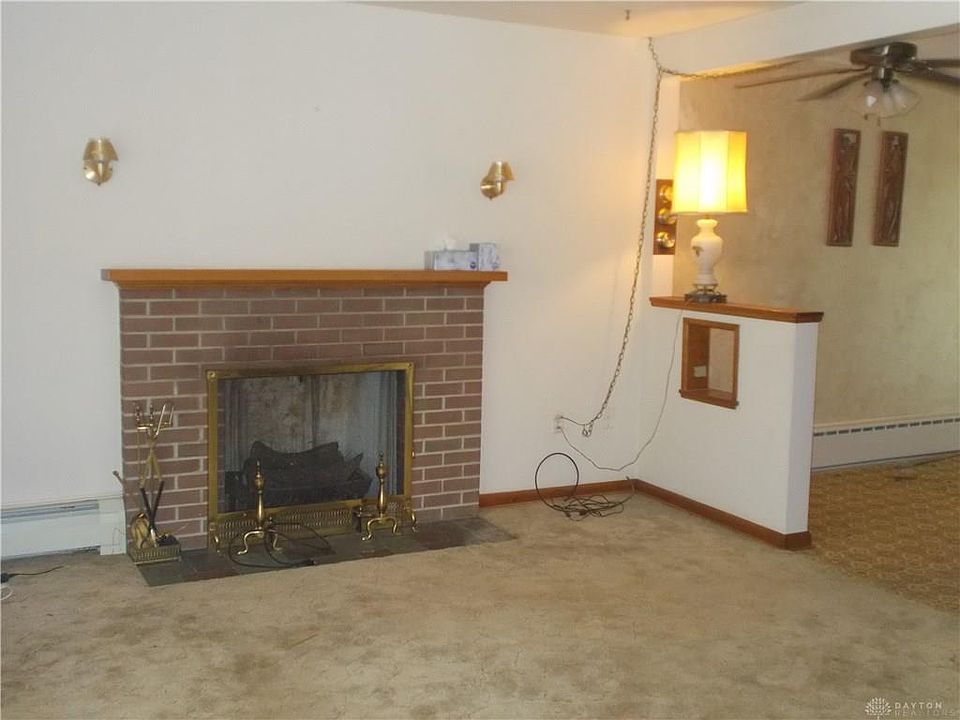 2nd image of 102 Oxford Dr
