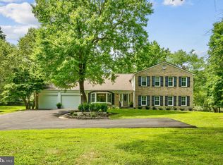 812 Follin Farm Ln, Great Falls, VA 22066