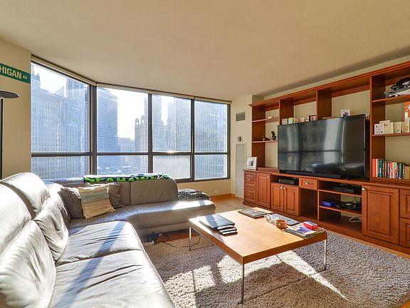 3rd image of 405 N Wabash Ave Unit 1011