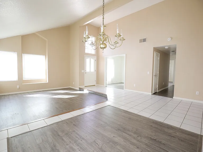 25406 Blackthorne Dr — Photo 3