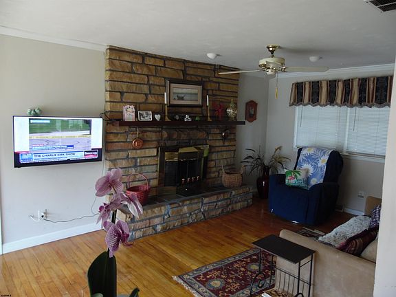 5th image of 206 Bliss Ave