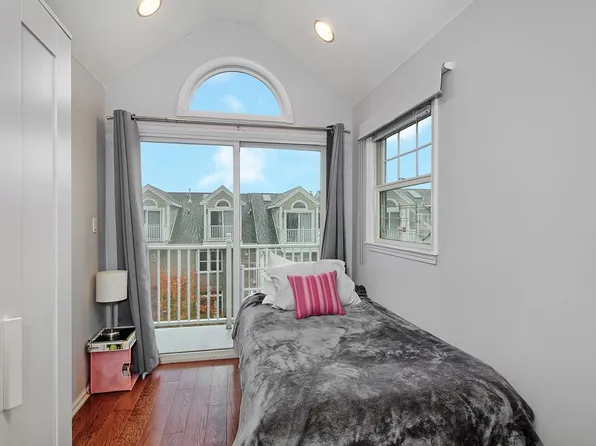 454 Albany Court image 15 of 29