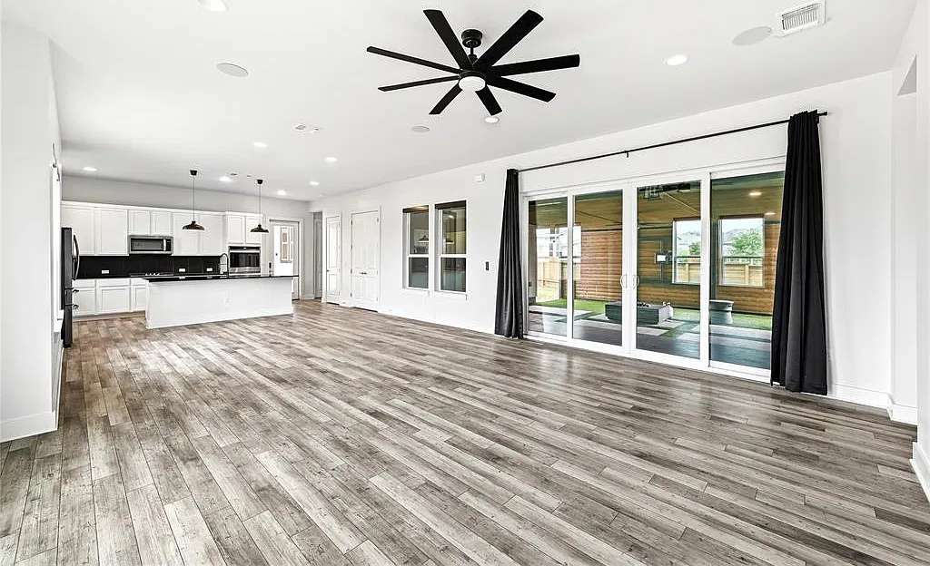 3 bed, 3.0 bath, 2283 sqft, $3,500 — Photo 4
