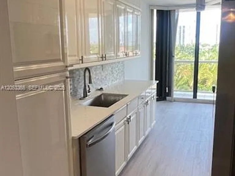 3600 Yacht Club Dr #CU-504 — Photo 9