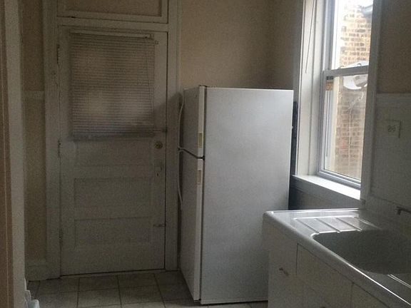4th image of 5204 N Leavitt St #1